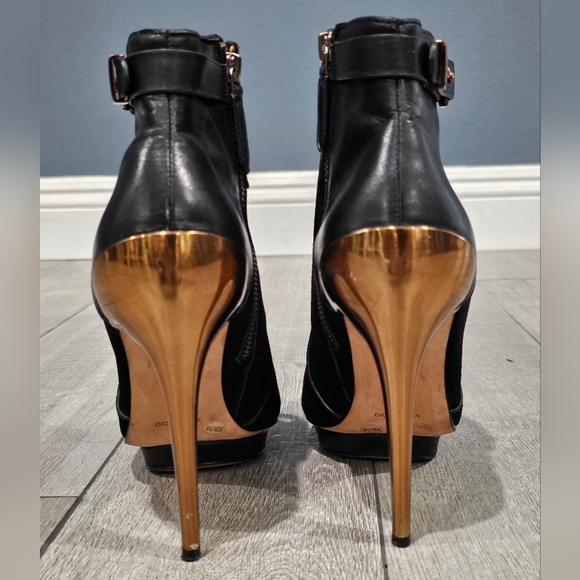 BCBGMAXAZRIA Leather Suede Gold Metal Heel Stem Stiletto Ankle Boots Black 8B - Picture 7 of 11
